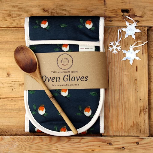 Robin Christmas oven gloves with wooden spoon and stars